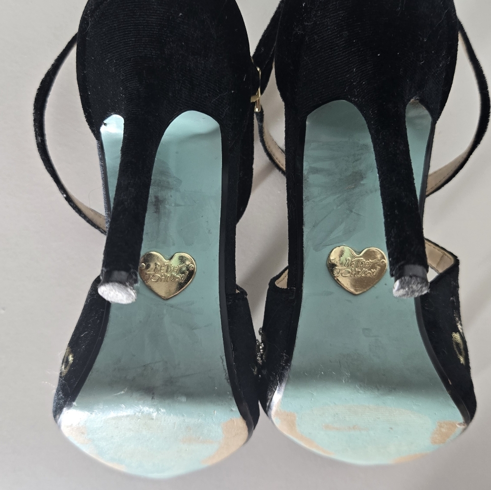 Betsey Johnson Embroidered Heels - Picture 4 of 5